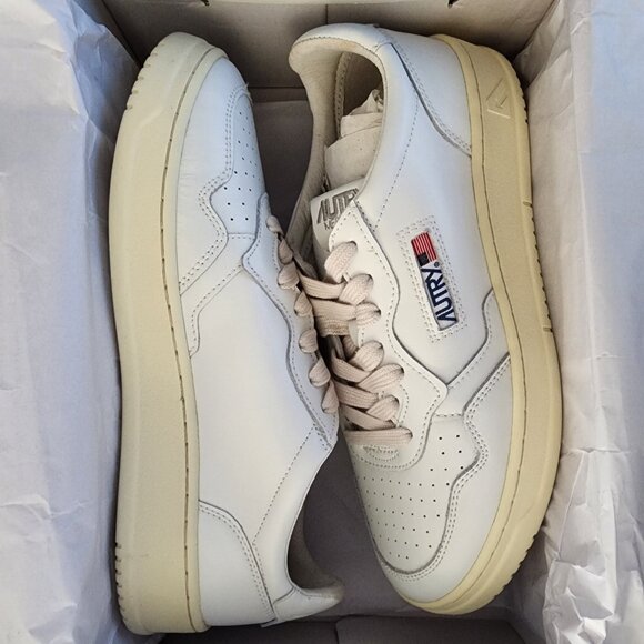 Autry Medalist Low Men's Sneakers LL15 โ Retro Style Meets Modern Comfort! - Picture 10 of 11